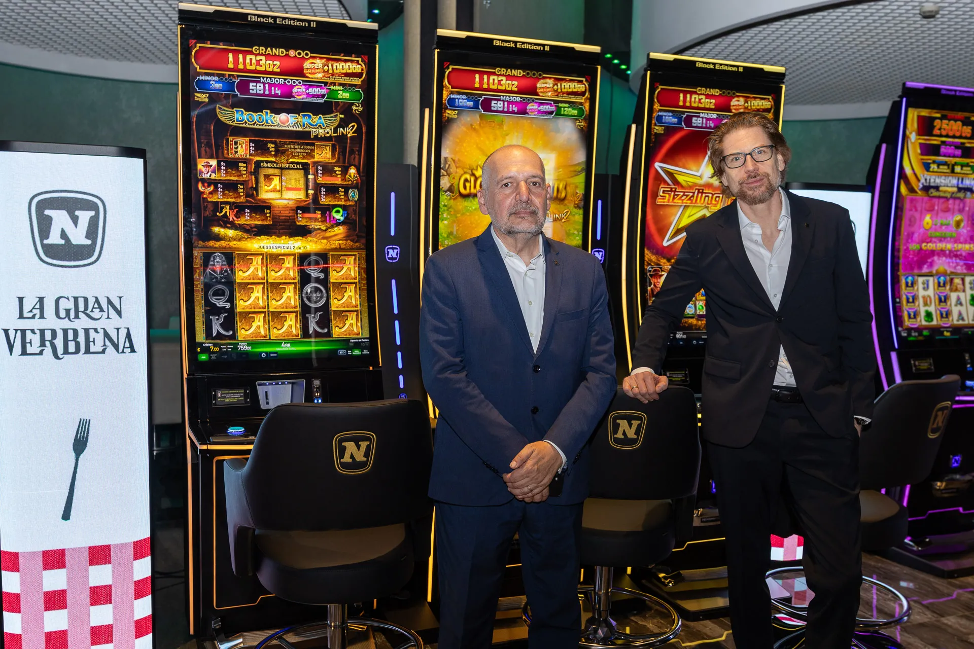 Bernhard Teuchmann y Jordi Pedragosa durante la exposición de máquinas de NOVOMATIC Spain en La Gran Verbena